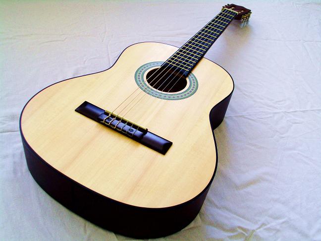 AKUSTICKÁ KLASICKÁ KYTARA NATURAL MSA SET - OBAL, LADIČKA, CAPO