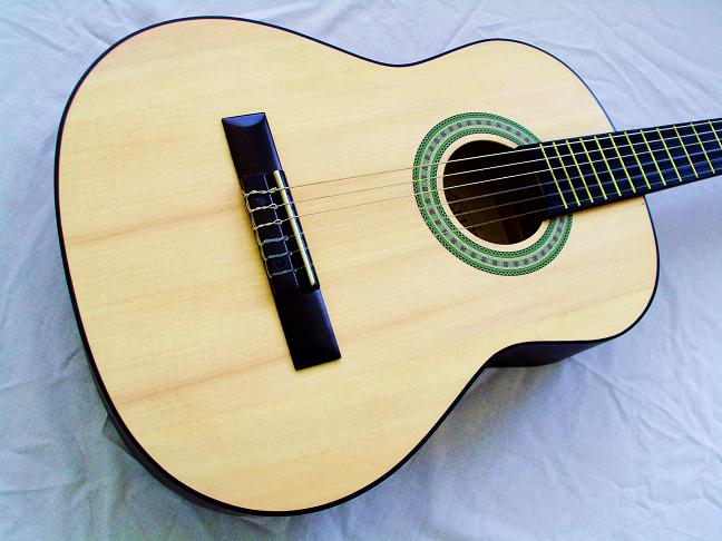 AKUSTICKÁ KLASICKÁ KYTARA NATURAL MSA SET - OBAL, LADIČKA, CAPO