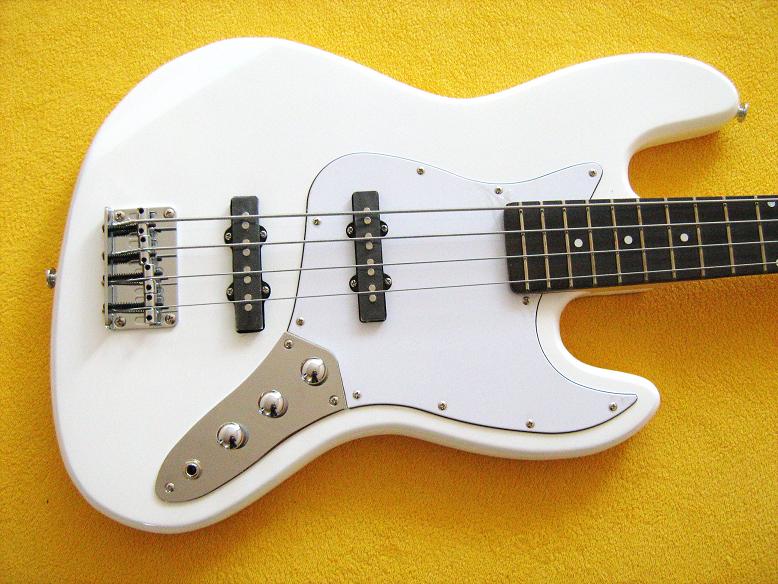 ELEKTRICKÁ BASKYTARA VISION J BASS BÍLÁ