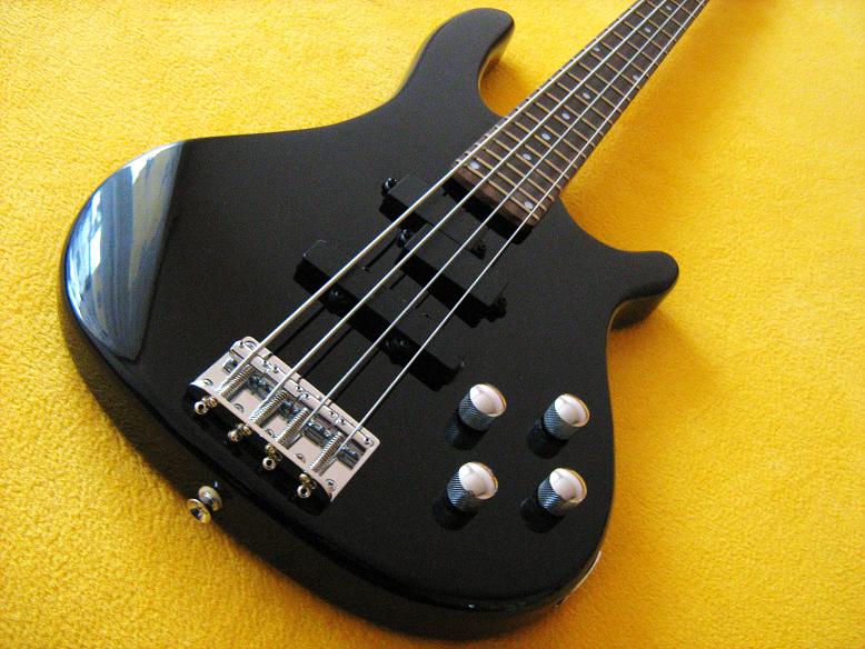 ELEKTRICKÁ BASKYTARA VISION P/ J BASS ČERNÁ