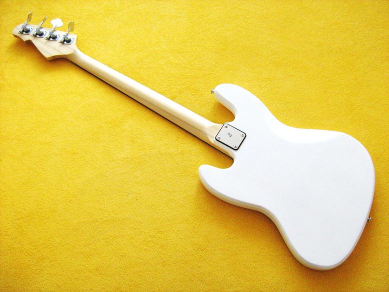 ELEKTRICKÁ BASKYTARA VISION J BASS BÍLÁ