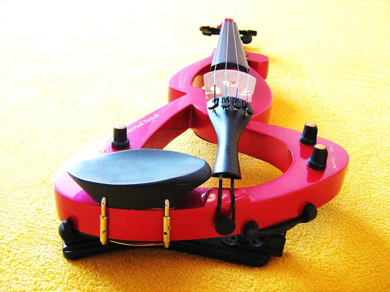 ELEKTRICKÉ 4/4 HOUSLE CELODŘEVĚNÉ ČERVENÁ !!!