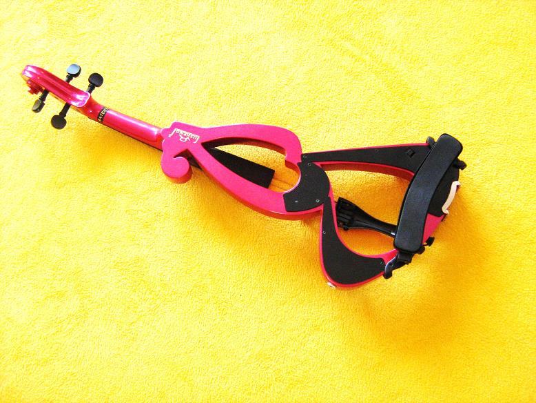 ELEKTRICKÉ 4/4 HOUSLE CELODŘEVĚNÉ ČERVENÁ !!!