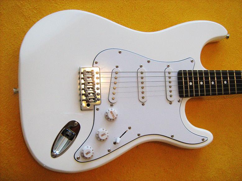 ELEKTRICKÁ KYTARA VISION MSA ST5 BÍLÁ 