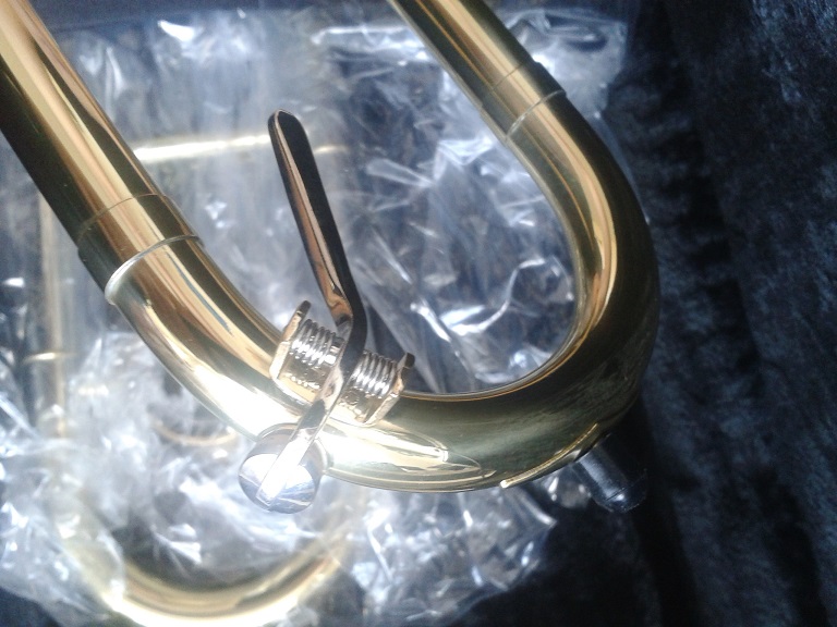 Bb Pozoun tenorový CHERRYSTONE kufr + příslušenství